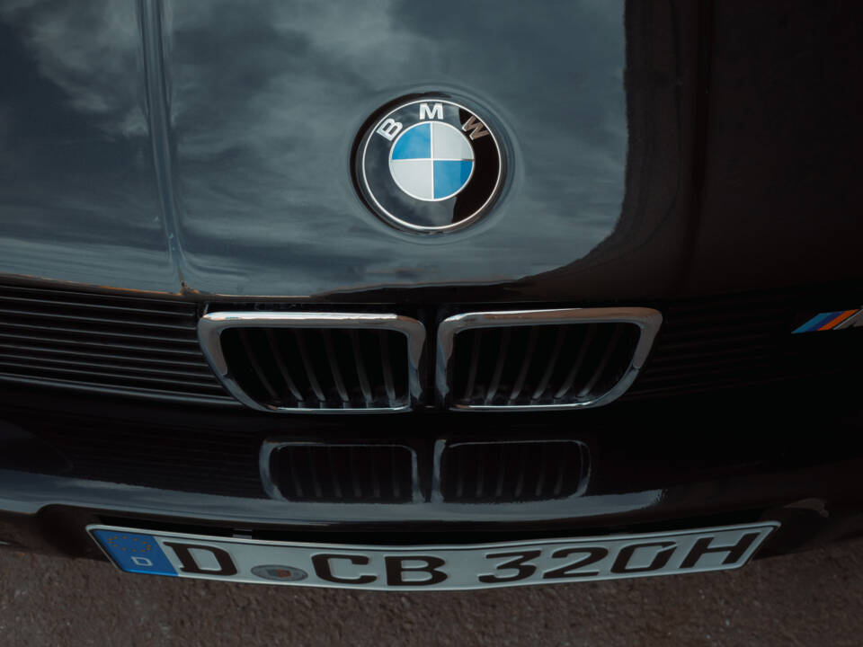 Image 13/42 of BMW 320is (1989)