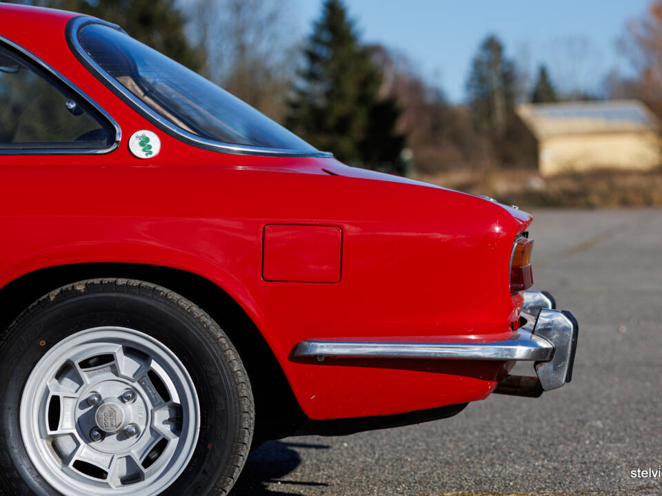 Image 25/43 of Alfa Romeo 2000 GT Veloce (1972)