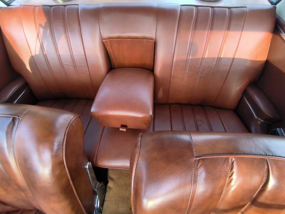 Image 31/54 of Mercedes-Benz 220 SE b (1963)