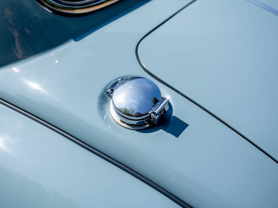 Image 11/50 of Jaguar XK 140 FHC (1955)