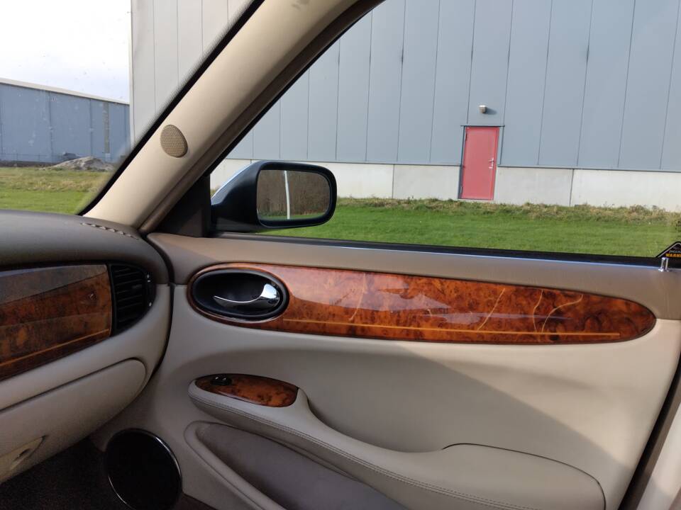 Image 49/71 of Daimler Super V8 (2000)