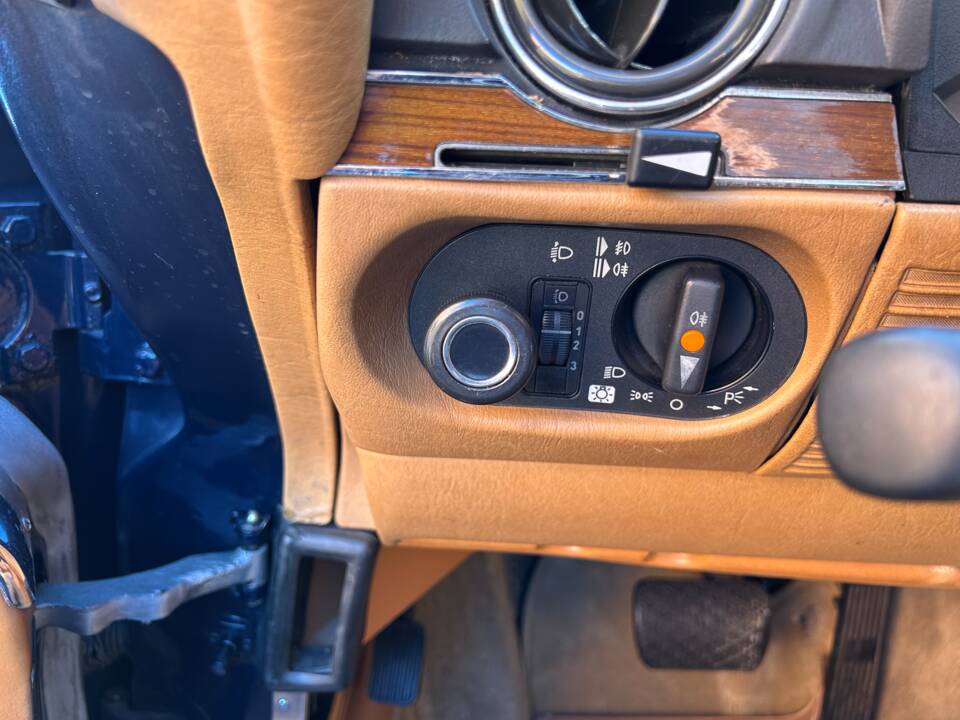 Image 48/50 of Mercedes-Benz 380 SL (1983)