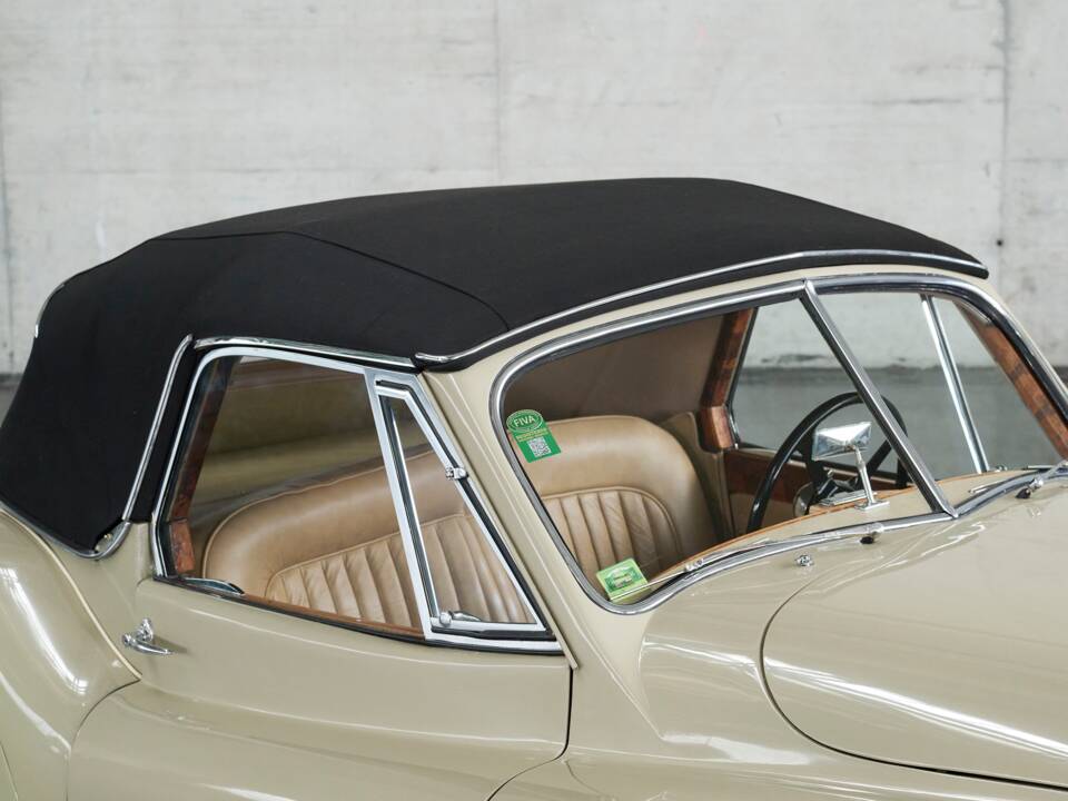 Image 22/50 de Jaguar XK 120 DHC (1953)