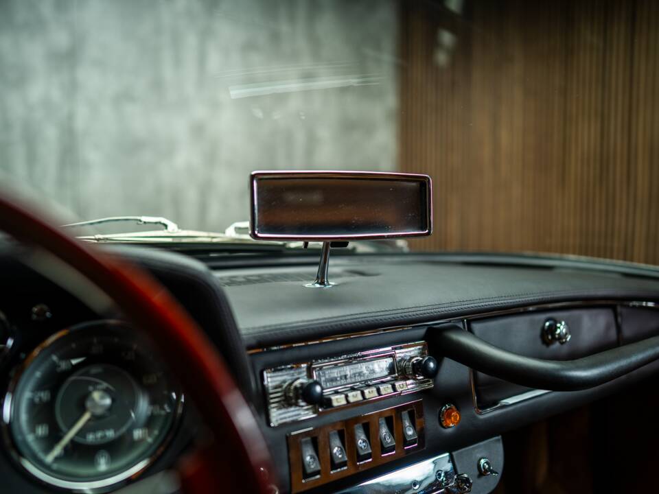 Image 78/97 of Maserati Mistral 3700 (1965)