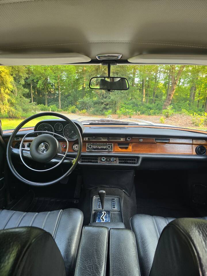 Image 34/62 of Mercedes-Benz 280 SE (1971)