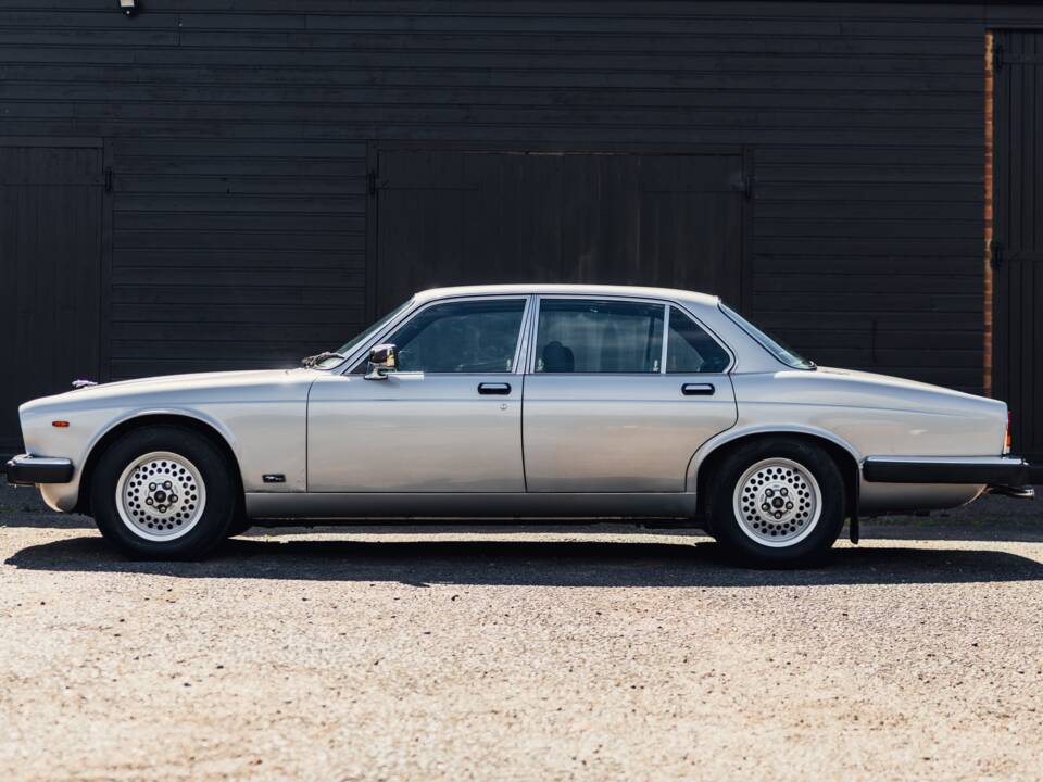 Imagen 2/50 de Jaguar XJ 6 4.2 (1982)