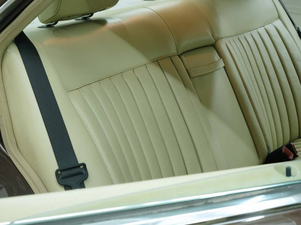 Bild 40/50 von Mercedes-Benz 380 SE (1984)