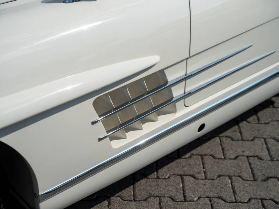 Immagine 17/38 di Mercedes-Benz 300 SL Roadster (1961)