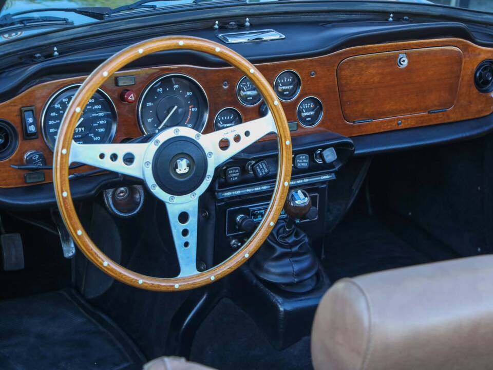 Immagine 31/50 di Triumph TR 6 (1976)