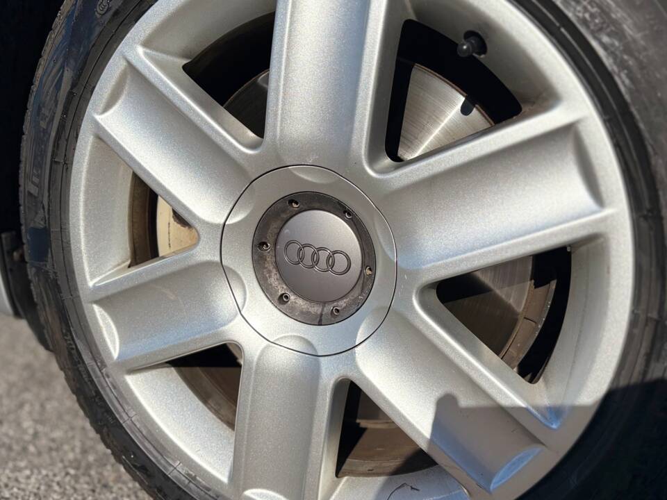 Image 16/25 of Audi TT 3.2 quattro (2004)