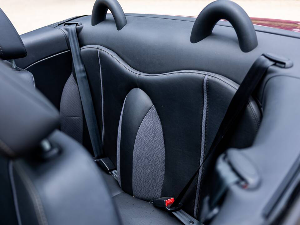 Immagine 37/45 di Nissan Micra C+C 1.6 (2006)
