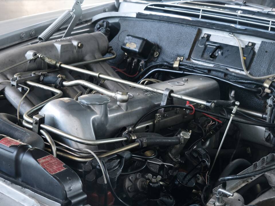 Image 34/49 of Mercedes-Benz 220 SE b (1962)