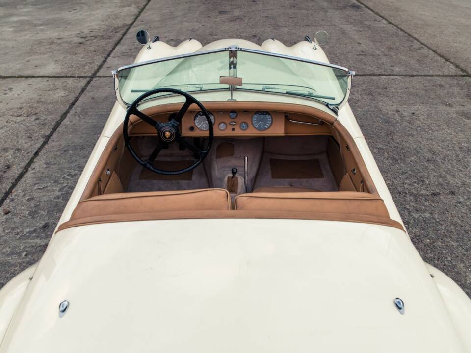 Image 20/45 of Jaguar XK 120 OTS (1950)