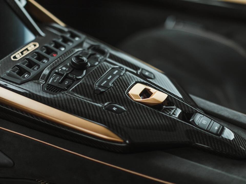 Image 26/68 of Lamborghini Sián FKP 37 (2021)