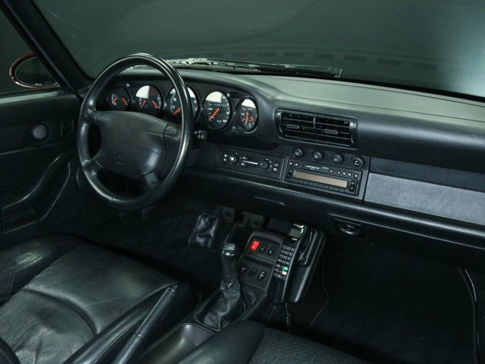 Image 28/50 de Porsche 911 Carrera 4S (1996)