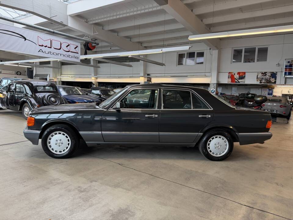 Bild 8/46 von Mercedes-Benz 300 SE (1990)