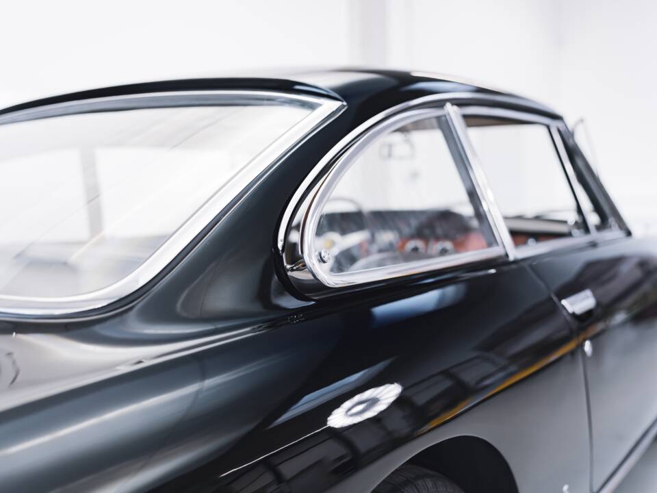 Image 54/100 of Ferrari 330 GT 2+2 (1965)