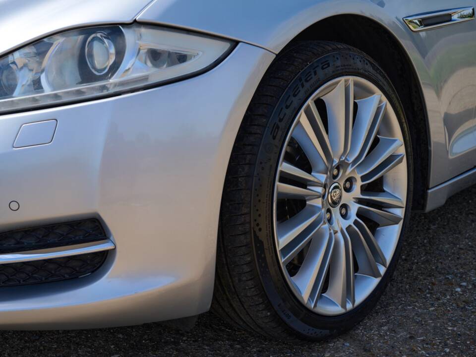 Bild 47/50 von Jaguar XJ 5.0 (2012)