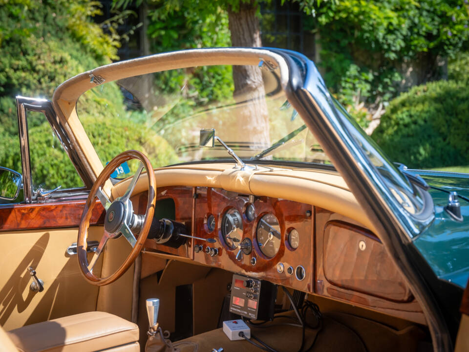 Image 19/37 of Jaguar XK 150 3.8 S OTS (1959)