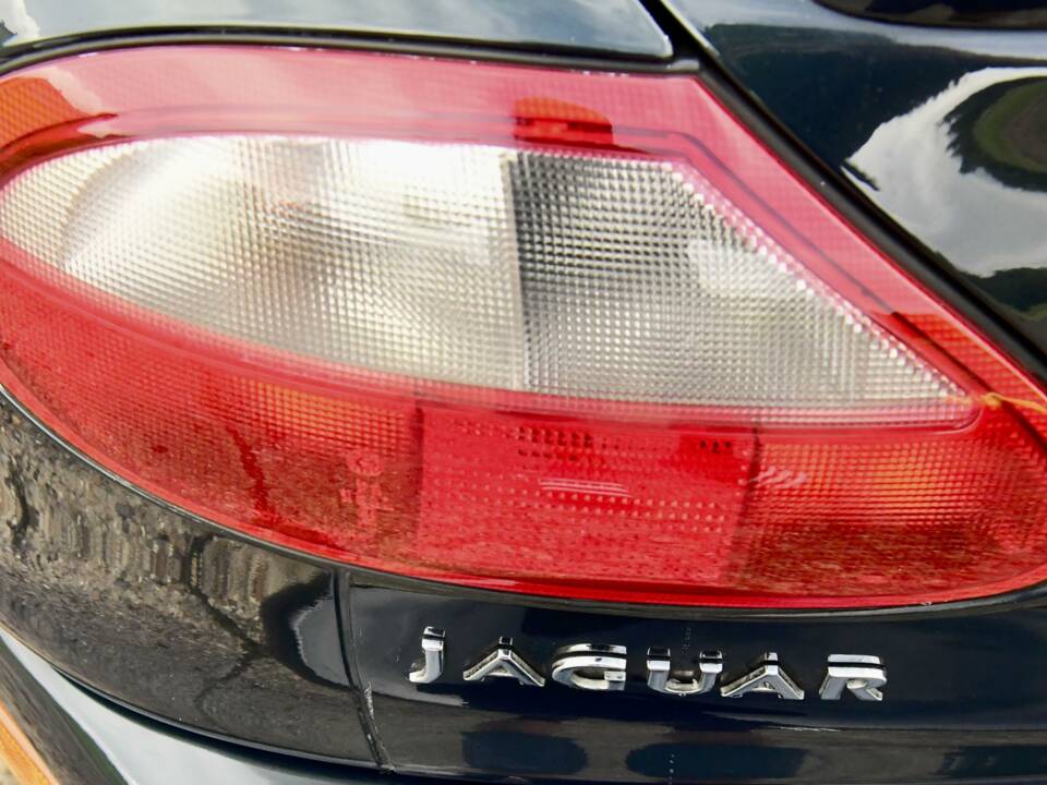 Image 47/50 of Jaguar XKR (2000)