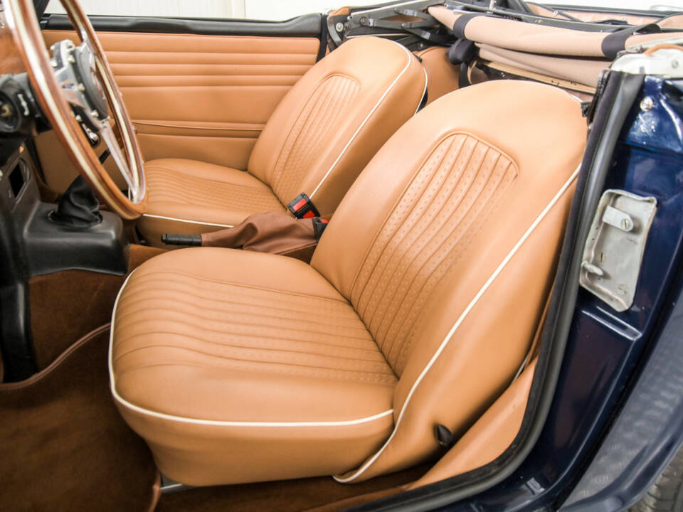 Image 20/50 de Triumph TR 250 (1968)