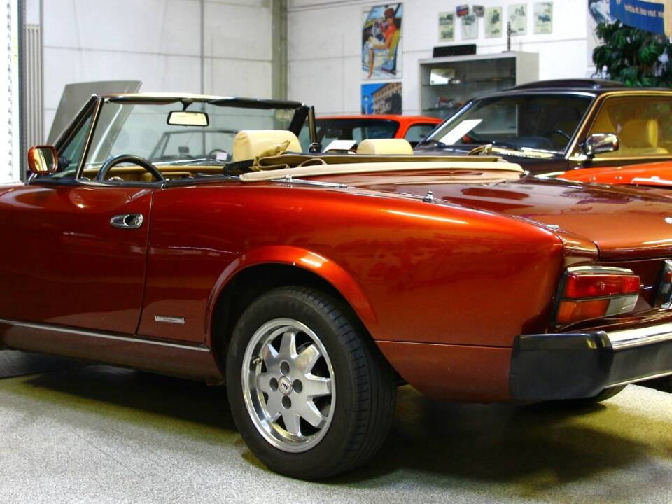 Immagine 2/27 di FIAT Dino Spider (1987)