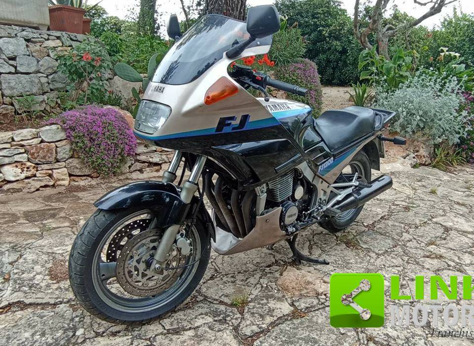 Bild 2/10 von Yamaha DUMMY (1991)