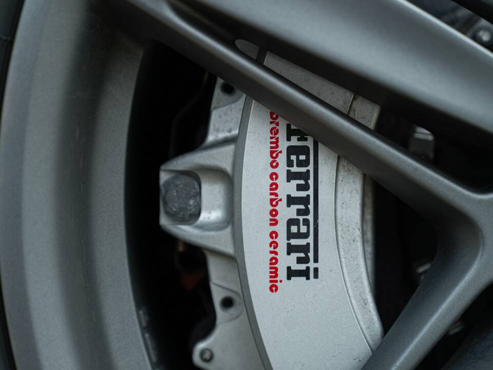 Image 26/50 of Ferrari F12berlinetta (2013)
