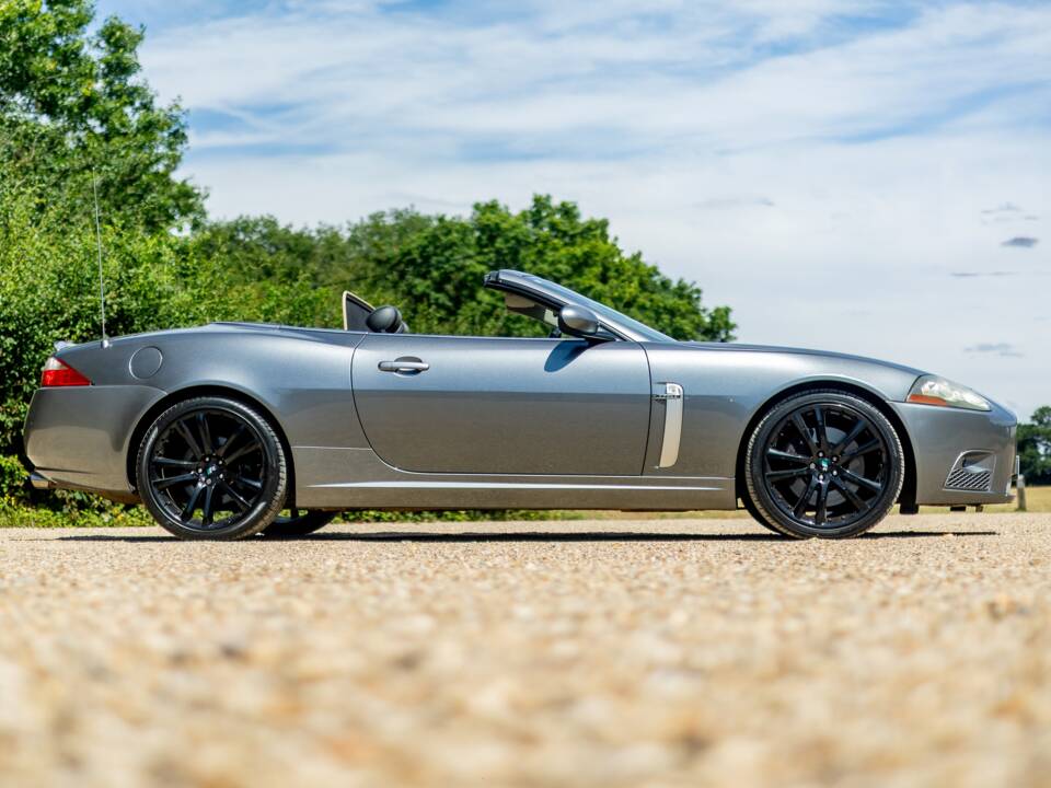 Image 2/50 de Jaguar XKR (2007)