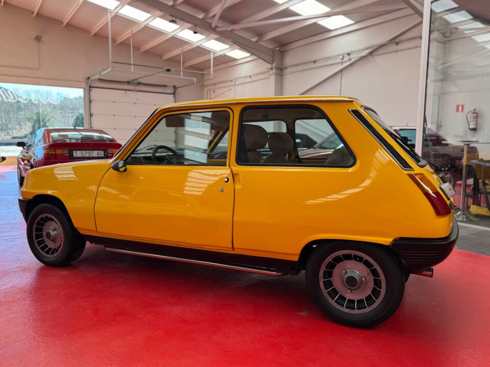 Image 32/34 of Renault R 5 Alpine Turbo (1981)