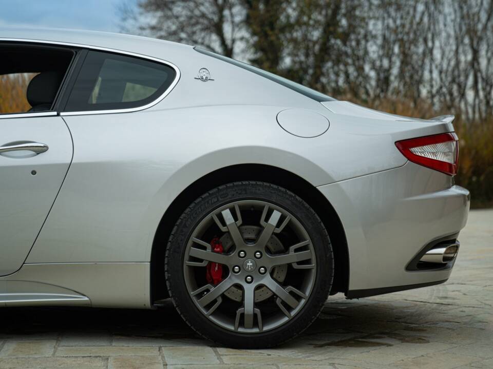 Image 33/50 of Maserati GranTurismo S (2009)