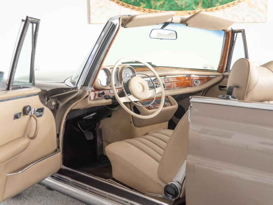 Bild 27/42 von Mercedes-Benz 280 SE 3,5 (1971)