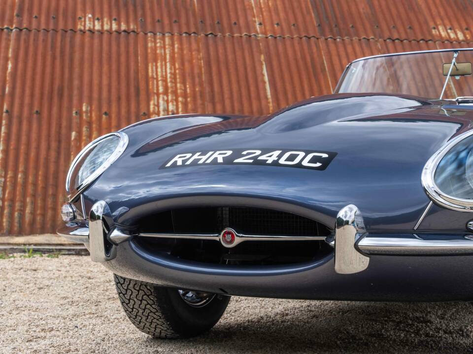 Image 12/27 of Jaguar Type E 4.2 (1965)