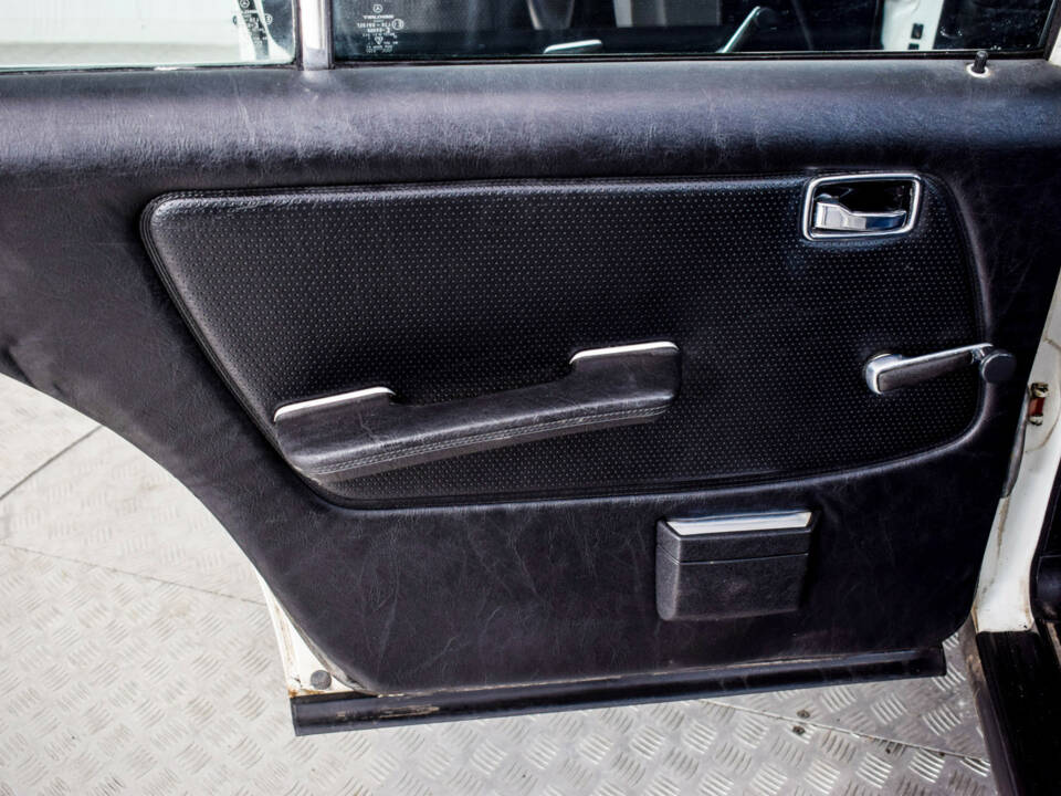 Immagine 25/46 di Mercedes-Benz 240 D (1982)