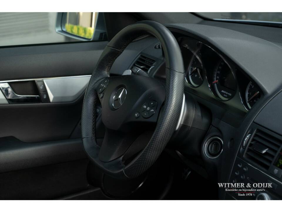 Imagen 31/40 de Mercedes-Benz C 63 AMG T (2009)