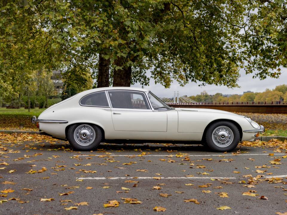 Image 17/50 de Jaguar Type E V12 (2+2) (1972)