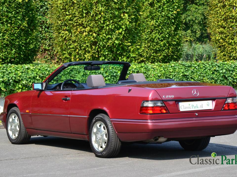 Bild 3/50 von Mercedes-Benz E 200 (1994)