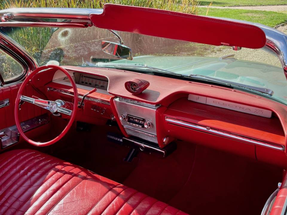 Image 38/50 of Buick Electra 225 Convertible (1962)