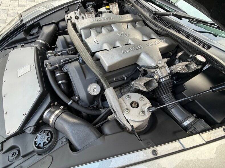 Image 16/49 of Aston Martin V12 Vanquish S (2005)