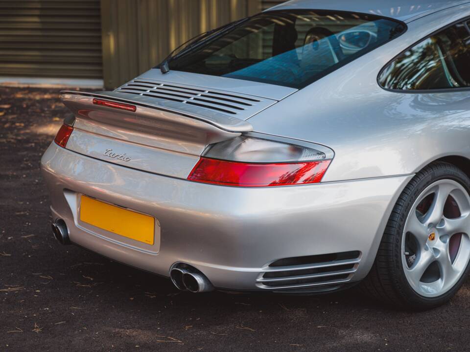 Obraz 23/38 pojazdu Porsche 911 Turbo (2001)