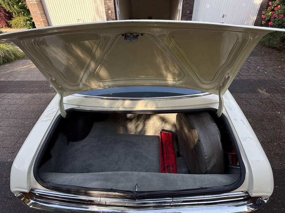 Image 46/55 of Toyota Celica ST (1972)