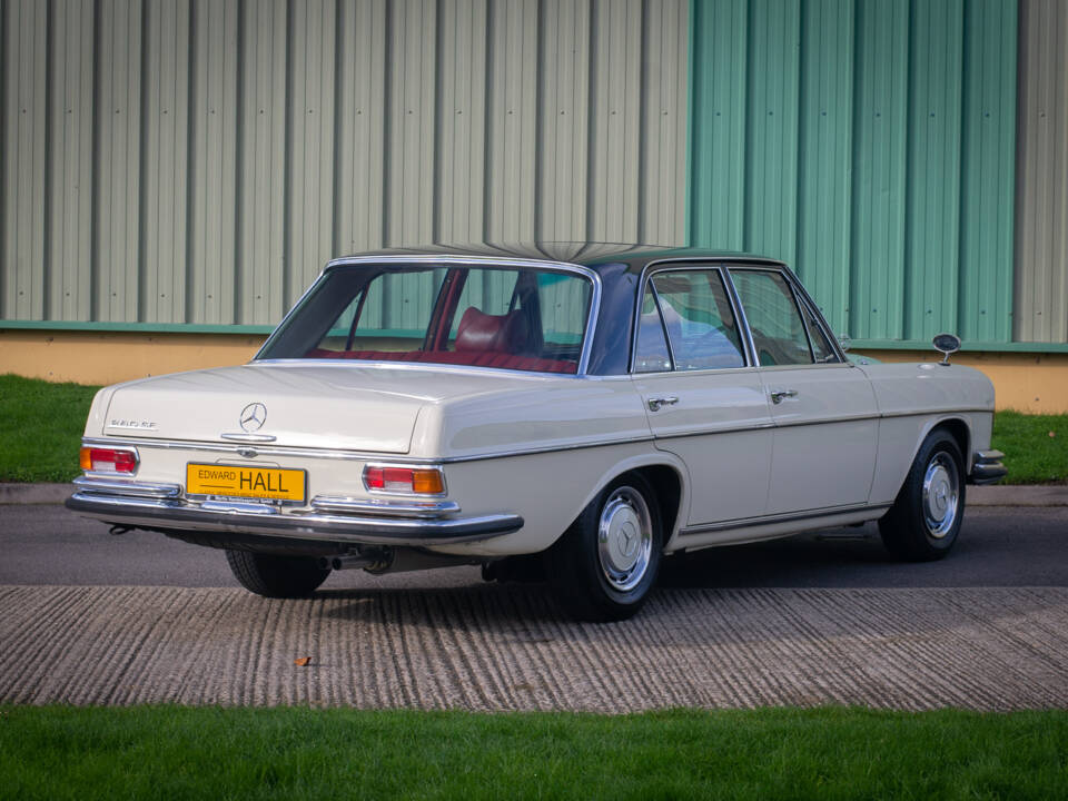 Image 6/34 de Mercedes-Benz 280 SE (1969)