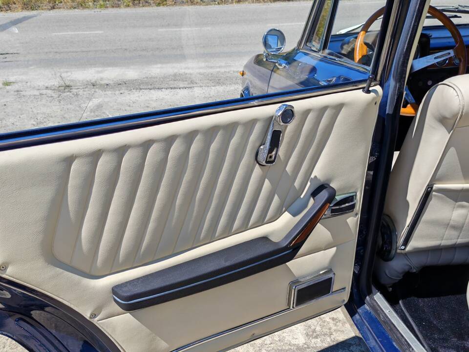 Image 36/50 of Alfa Romeo 2000 Berlina (1972)