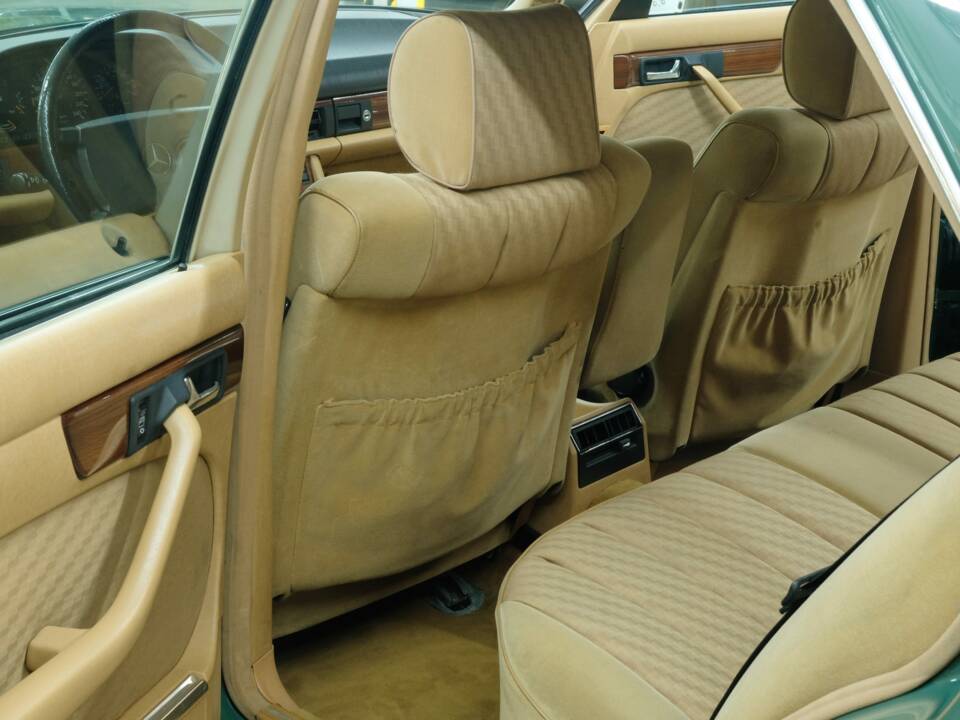 Bild 38/50 von Mercedes-Benz 260 SE (1990)