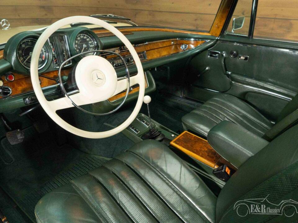 Imagen 2/19 de Mercedes-Benz 280 SE 3,5 (1970)