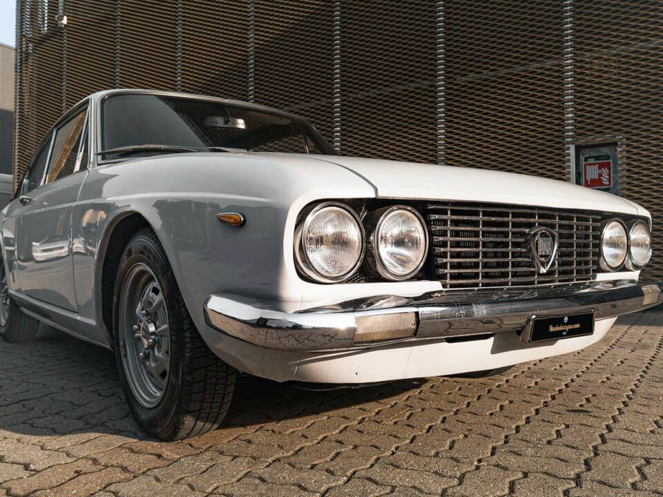 Image 2/42 de Lancia Flavia Coupé 2000 (1970)