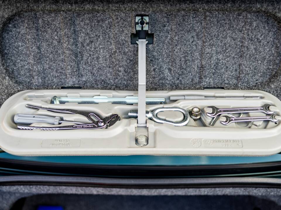 Image 34/49 of BMW 328i (1998)