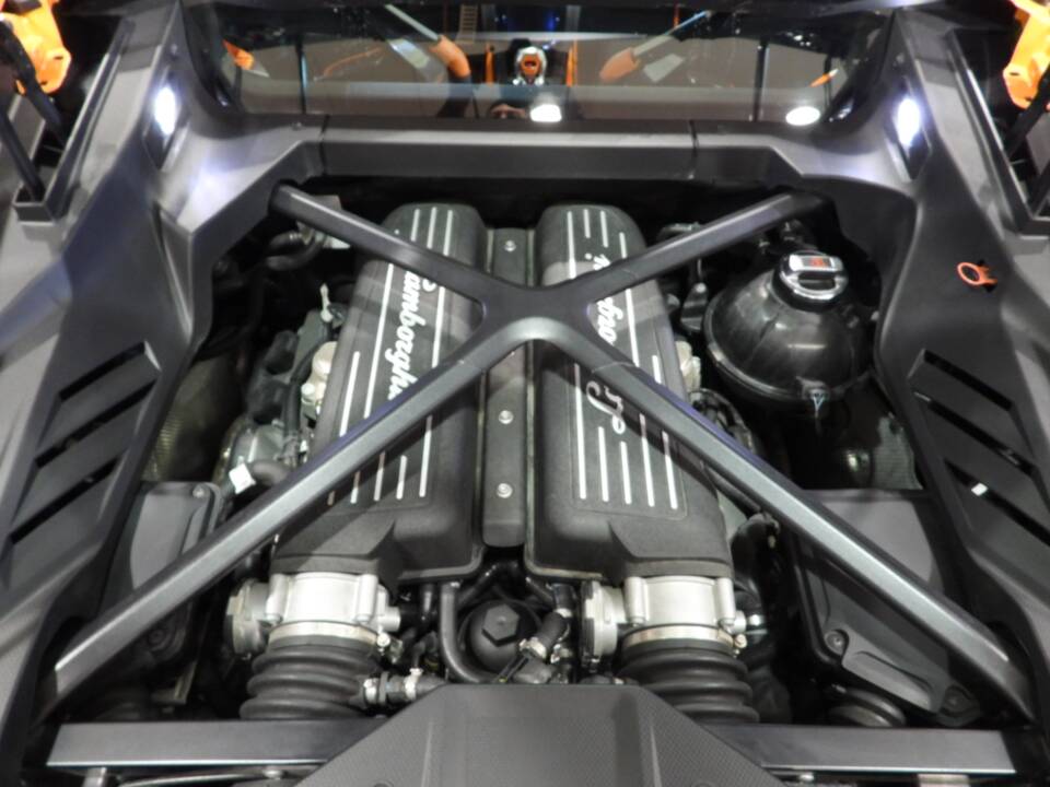 Bild 10/15 von Lamborghini Huracán Evo RWD (2020)