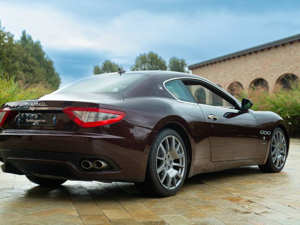 Image 7/50 of Maserati GranTurismo 4.2 (2009)