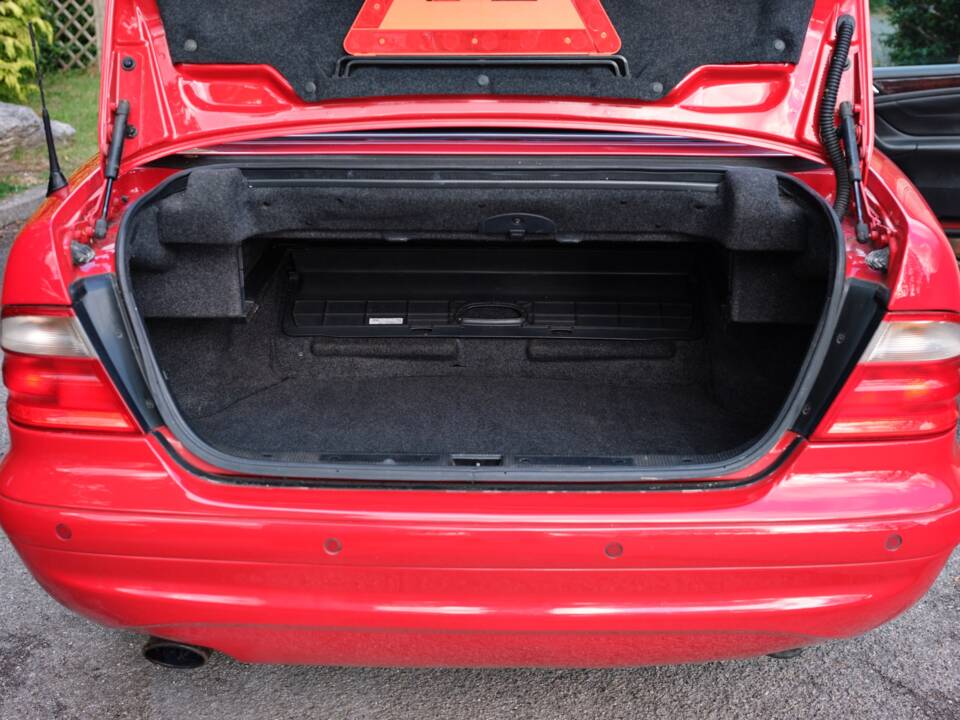 Image 13/43 of Mercedes-Benz CLK 320 (1999)